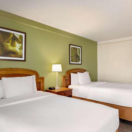 Baymont By Wyndham Daytona Beach - Intl Speedway Buitenkant foto
