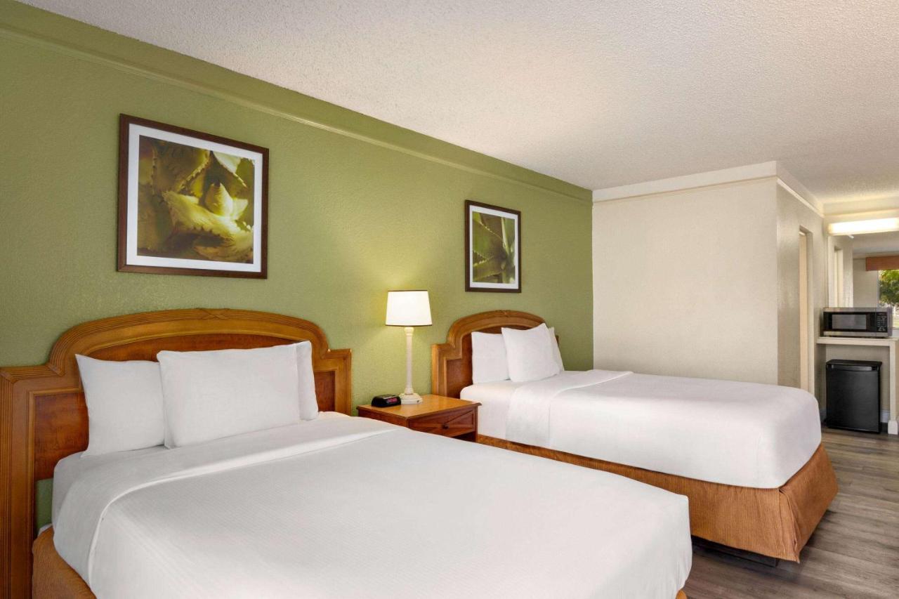 Baymont By Wyndham Daytona Beach - Intl Speedway Buitenkant foto