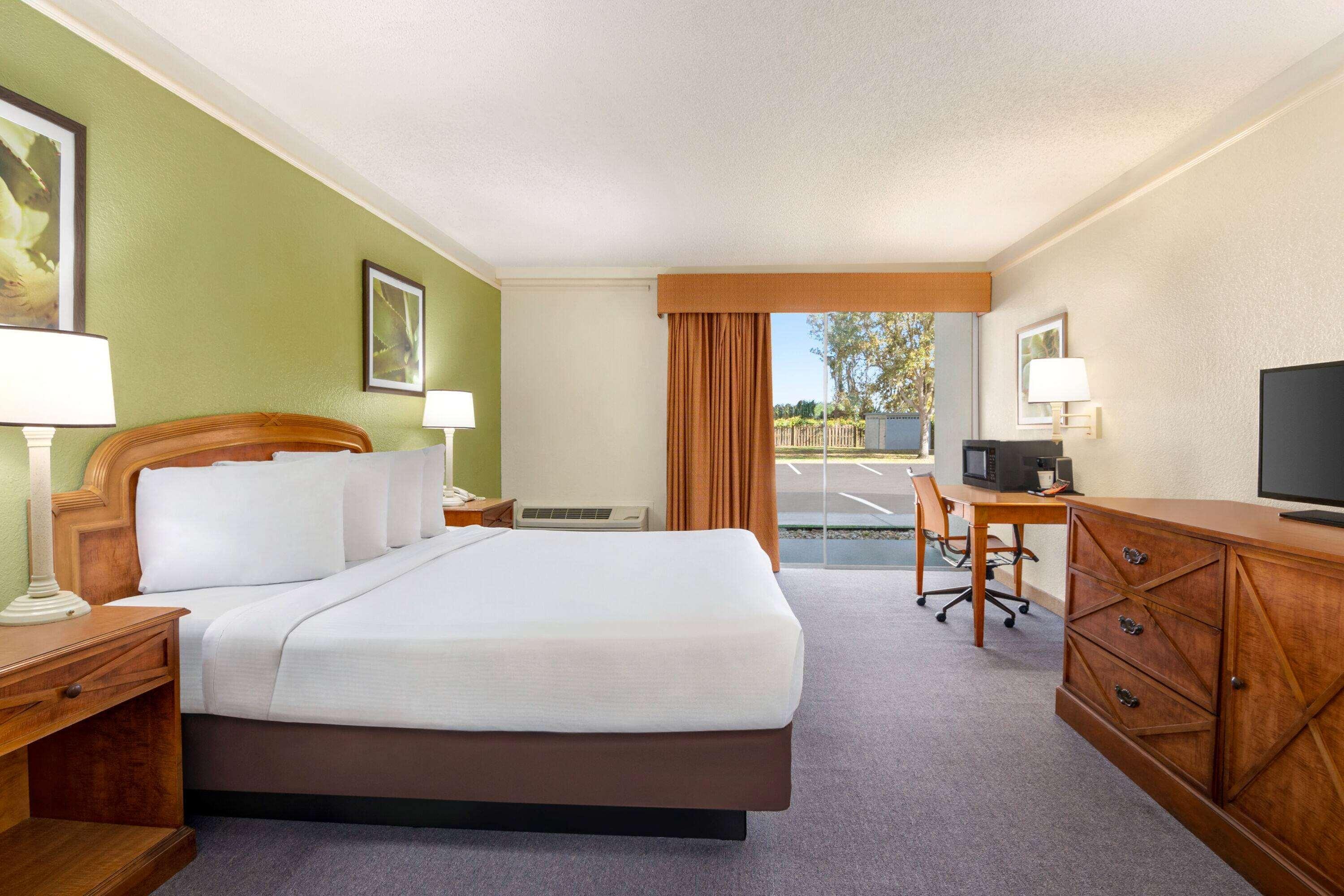 Baymont By Wyndham Daytona Beach - Intl Speedway Buitenkant foto