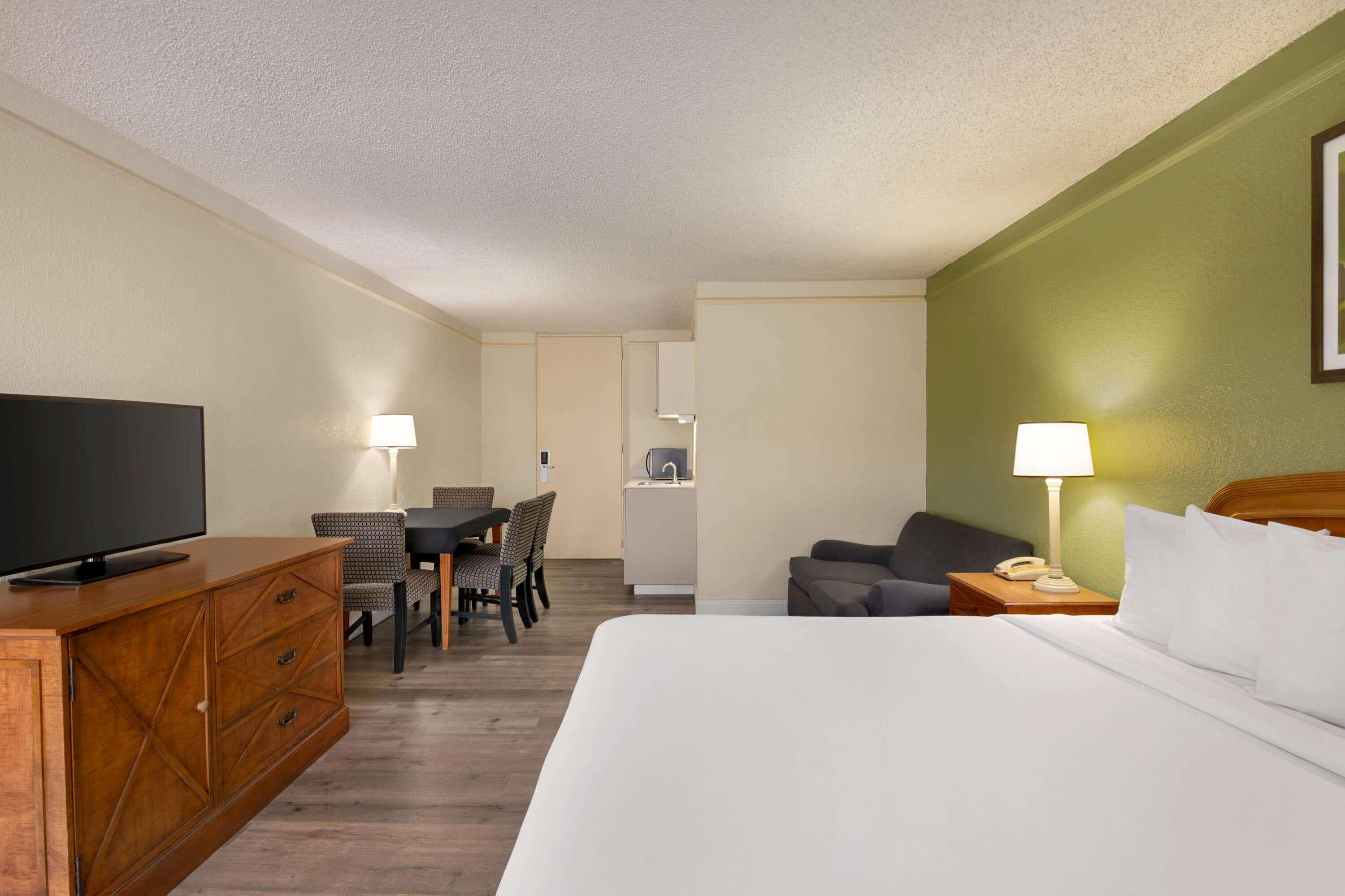 Baymont By Wyndham Daytona Beach - Intl Speedway Buitenkant foto